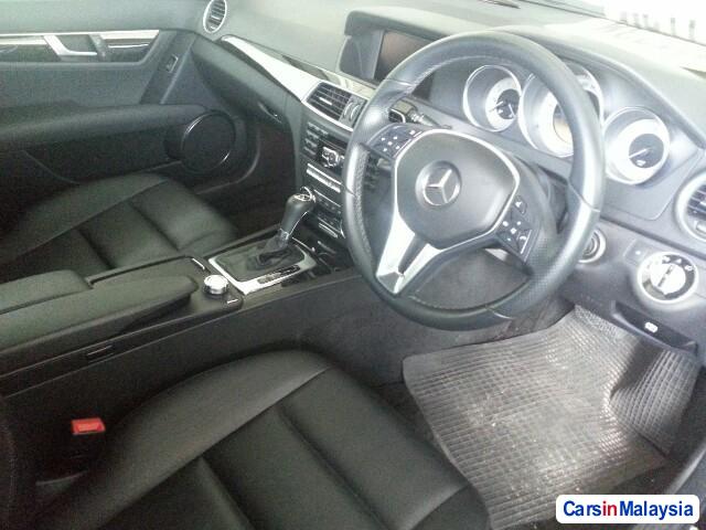 Mercedes Benz C-Class Automatic 2011 - image 3
