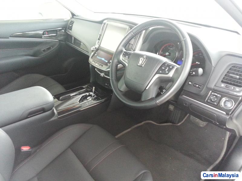 Toyota Crown Automatic 2013 - image 3