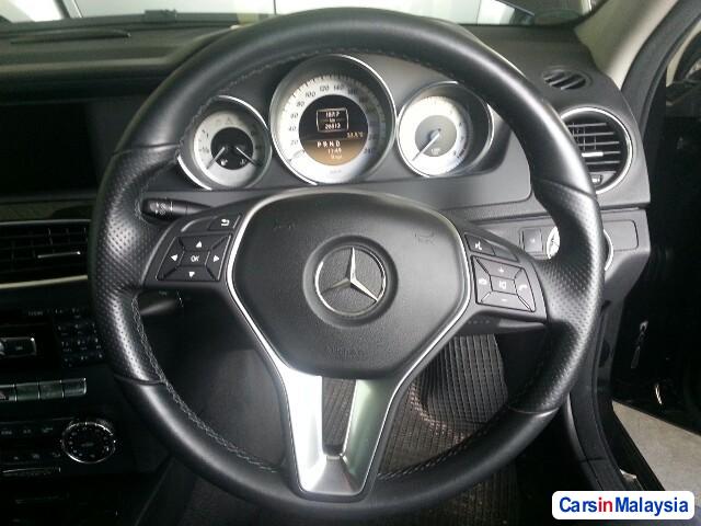 Mercedes Benz C-Class Automatic 2011 - image 4