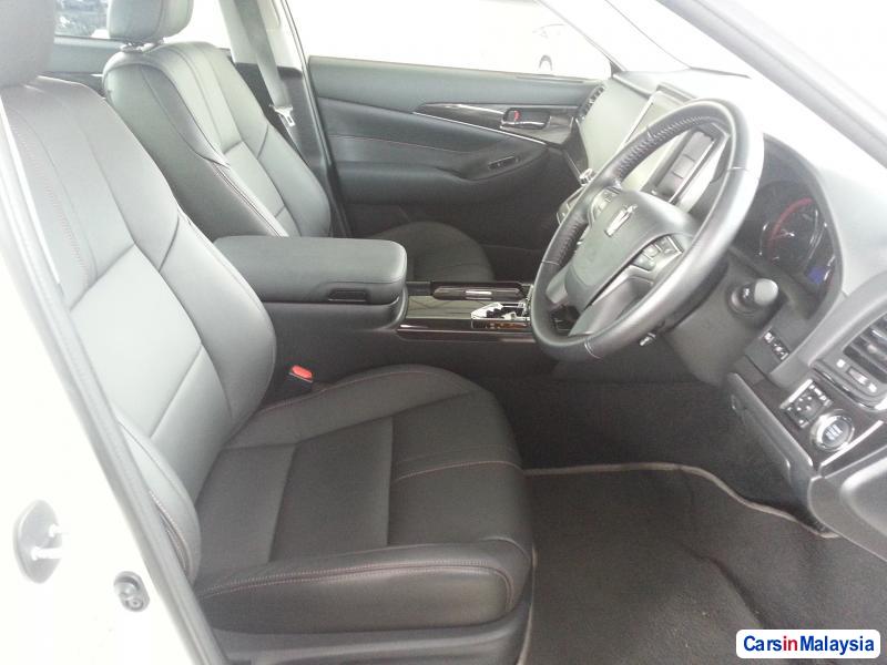 Toyota Crown Automatic 2013 - image 4
