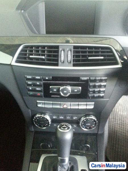 Mercedes Benz C-Class Automatic 2011 - image 5