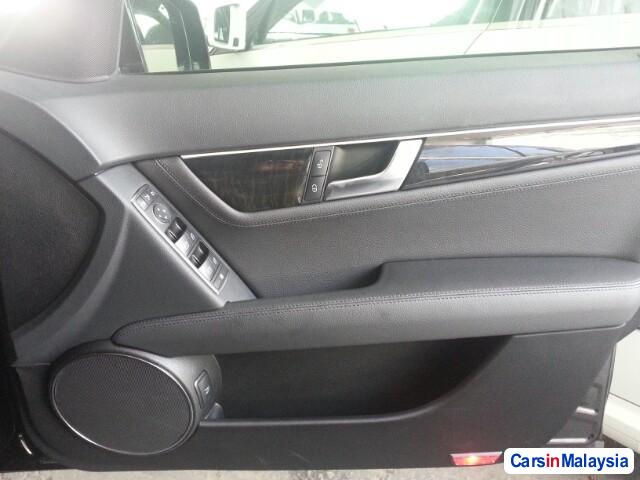 Mercedes Benz C-Class Automatic 2011 - image 6
