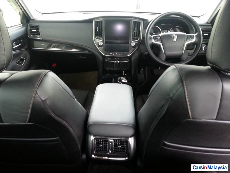 Toyota Crown Automatic 2013 - image 7