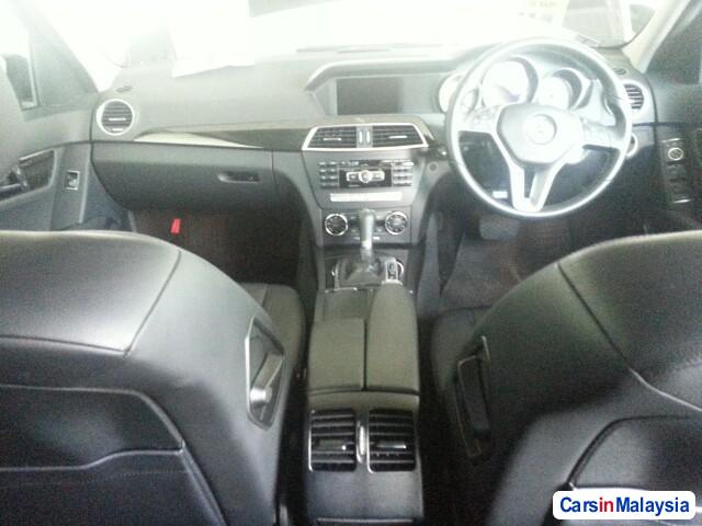 Mercedes Benz C-Class Automatic 2011 - image 9