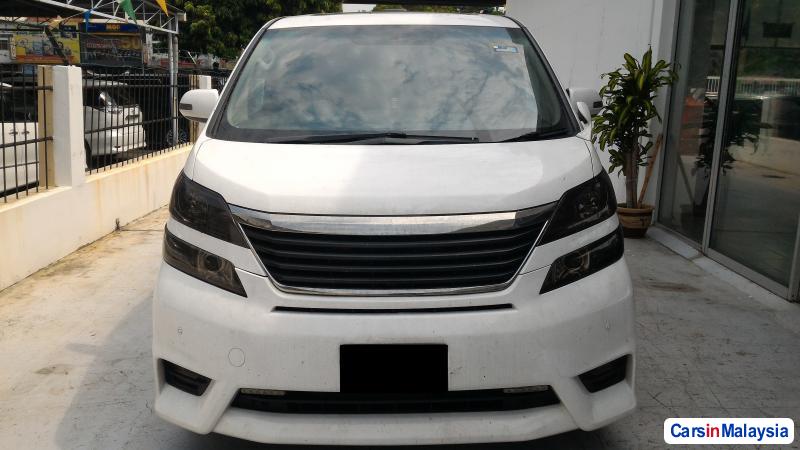 Pictures of Toyota Vellfire Automatic 2008