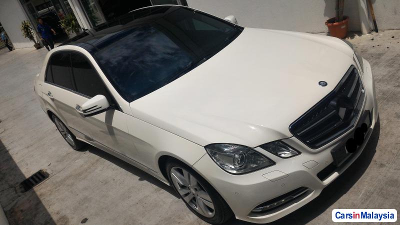 Mercedes Benz E250 Automatic 2013 - image 2