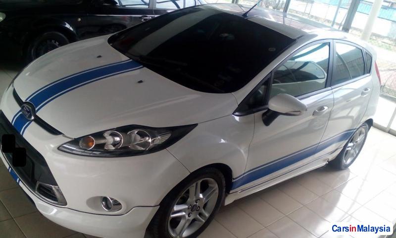 Ford Fiesta Automatic 2013 - image 3