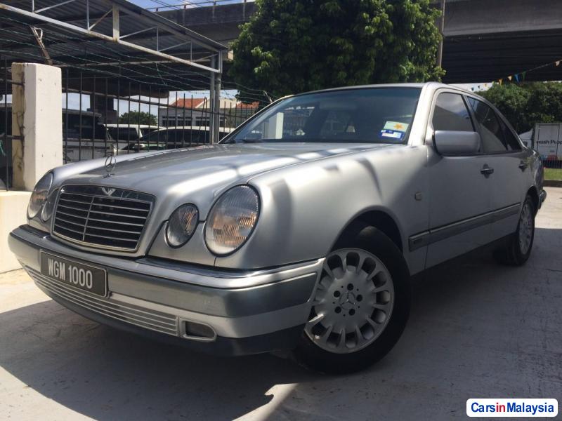 Mercedes Benz E280 Automatic 1998 - image 4