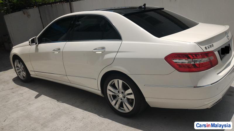 Mercedes Benz E250 Automatic 2013 - image 4