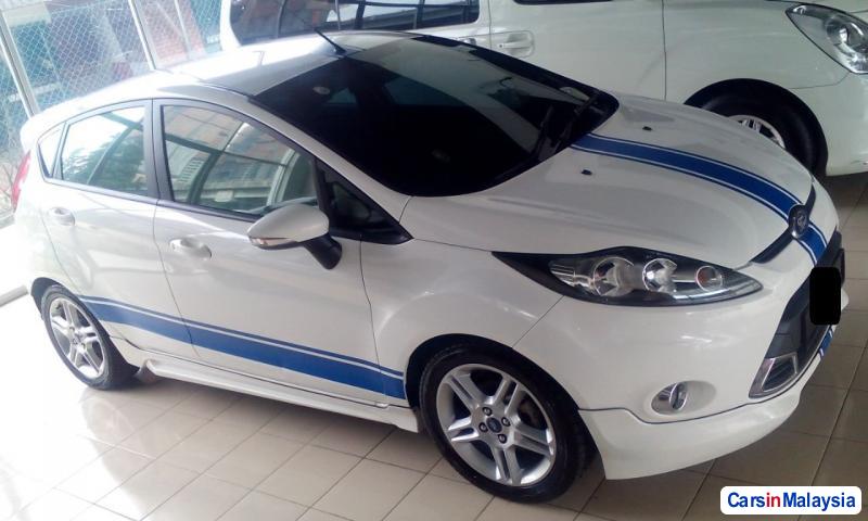 Ford Fiesta Automatic 2013 - image 4
