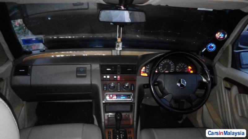 Mercedes Benz C-Class Automatic 1995 - image 4