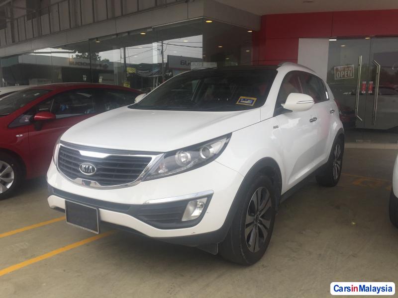 Kia Sportage Automatic 2011 - image 2