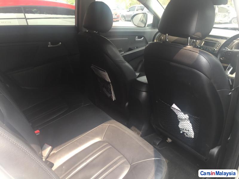 Kia Sportage Automatic 2011 - image 5