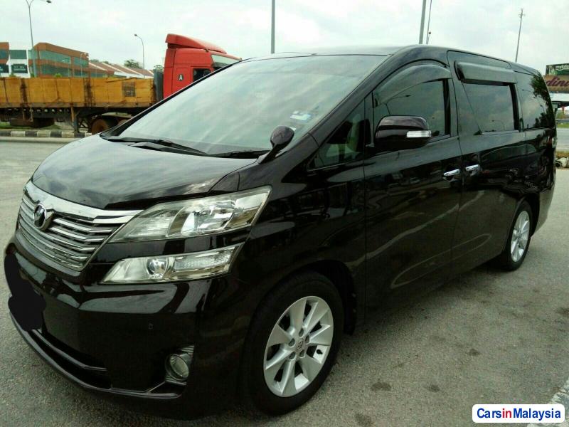Toyota Vellfire Automatic 2013 - image 2