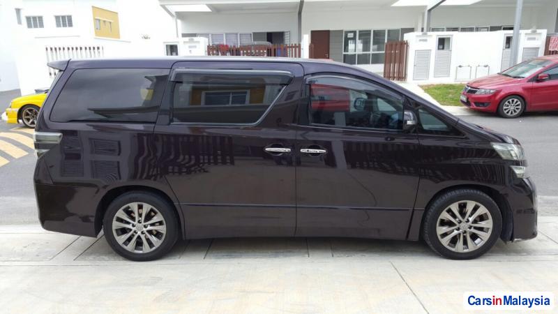 Toyota Vellfire Automatic 2013 - image 4