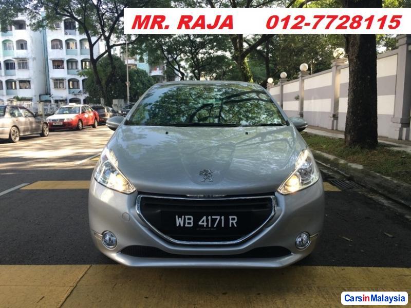 Pictures of Peugeot 208 Automatic 2015