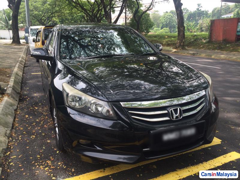 Honda Accord Automatic 2011 - image 2