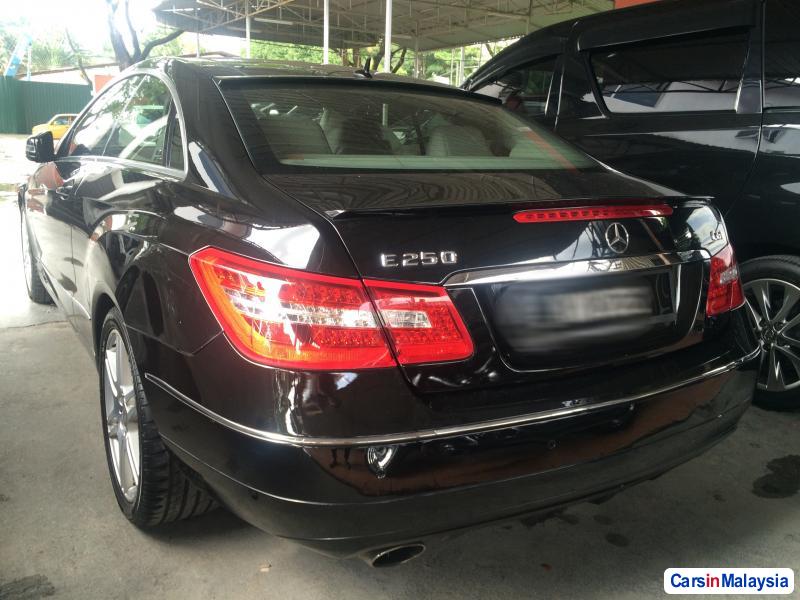 Mercedes Benz E250 Automatic 2010 - image 3