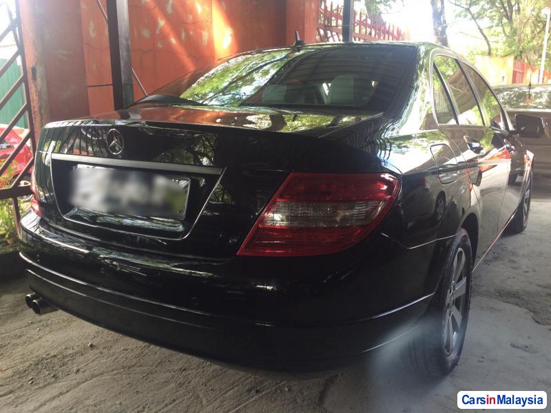 Mercedes Benz C-Class Automatic 2010 - image 3