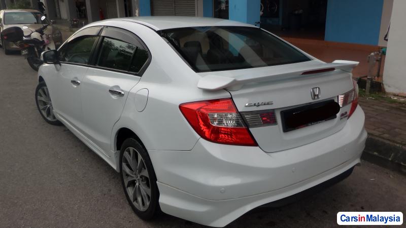 Honda Civic - image 2