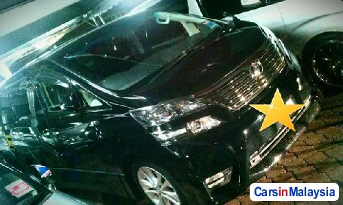 Toyota Vellfire Automatic - image 2