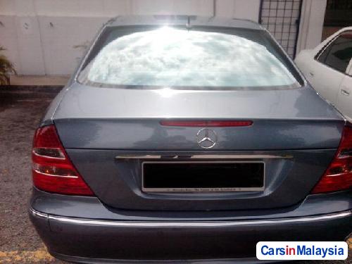 Mercedes Benz E200K Automatic 2010 - image 3