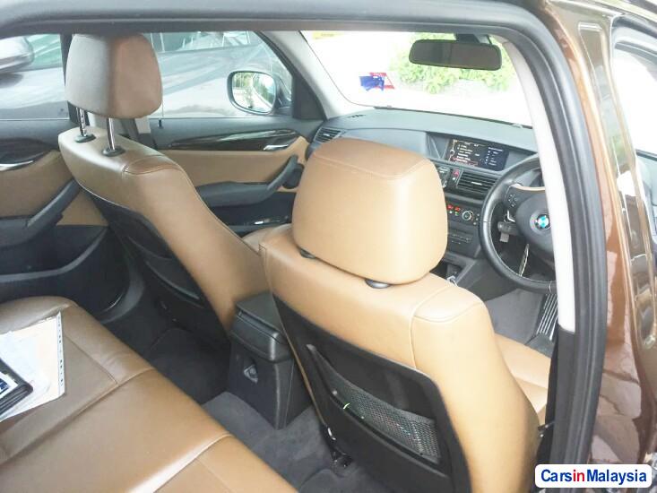 BMW 2.0-LITER LUXURY FAMILY SUV Automatic 2011 - image 10