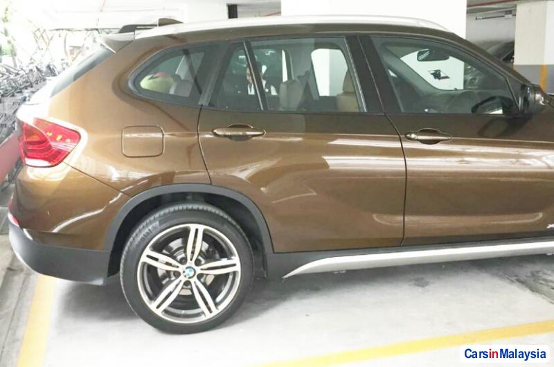 BMW 2.0-LITER LUXURY FAMILY SUV Automatic 2011 - image 11