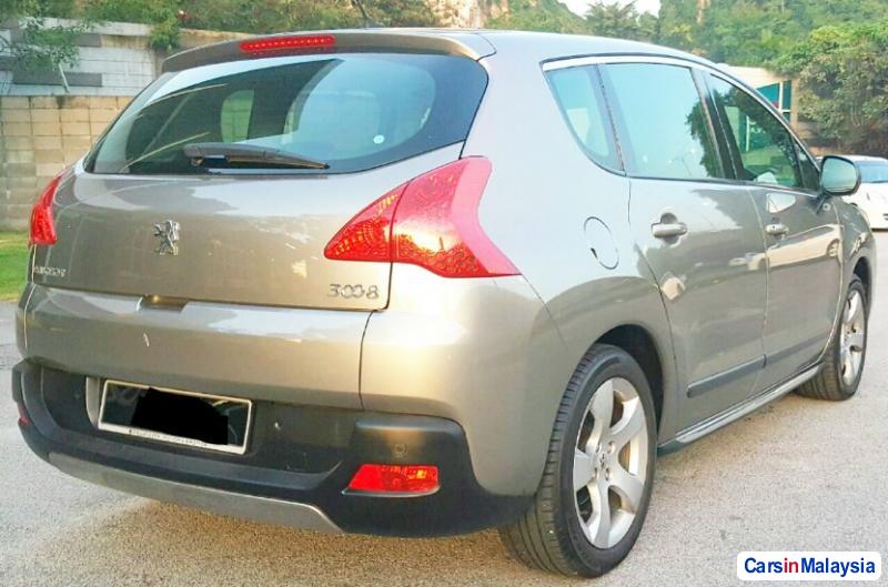 Pictures of Peugeot 3008 Automatic 2010