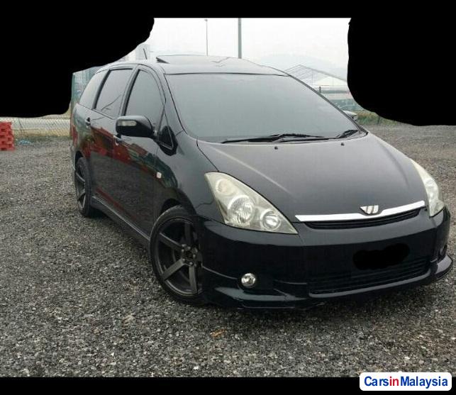 Toyota Wish 1.8-LITER LUXURY MPV Automatic 2005 - image 2