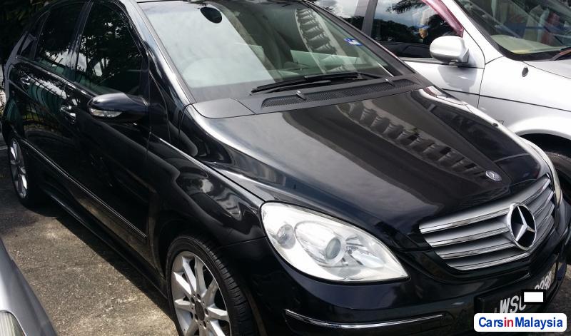 Mercedes Benz B200 1.8-LITER LUXURY SUV Automatic 2013 - image 2