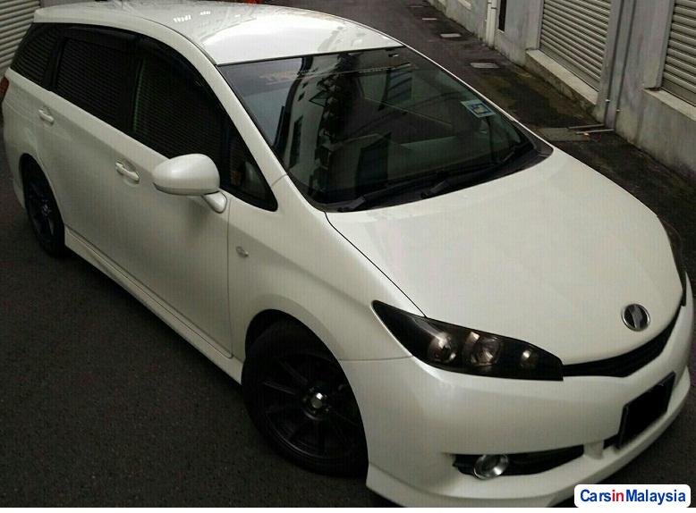 Toyota Wish 1.8-LITER FAMILY SMALL MPV Automatic 2013