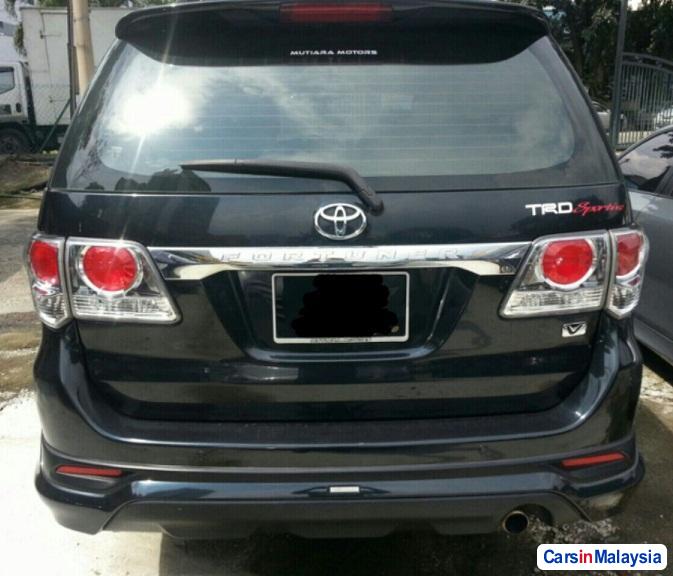 Toyota Fortuner 2.7 4WD 7 SEATER LUXURY FAMILY SUV Automatic 2013 - image 2