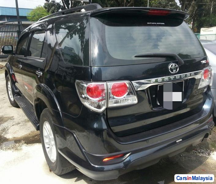 Toyota Fortuner 2.7 4WD 7 SEATER LUXURY FAMILY SUV Automatic 2012 - image 2