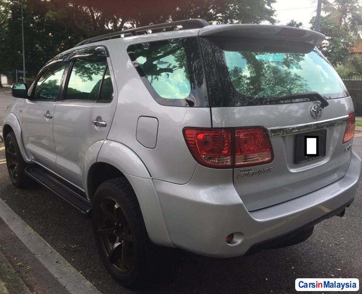 Toyota Fortuner 2.4-LITER LUXURY FAMILY SUV Automatic 2008 - image 2