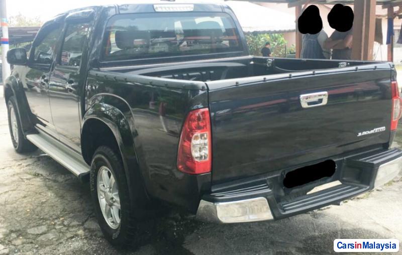 Isuzu D-Max Automatic 2011