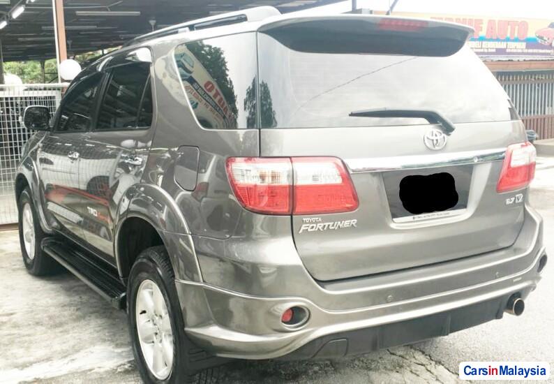 Toyota Fortuner 2.7 4WD 7 SEATER LUXURY FAMILY SUV Automatic 2011 - image 2