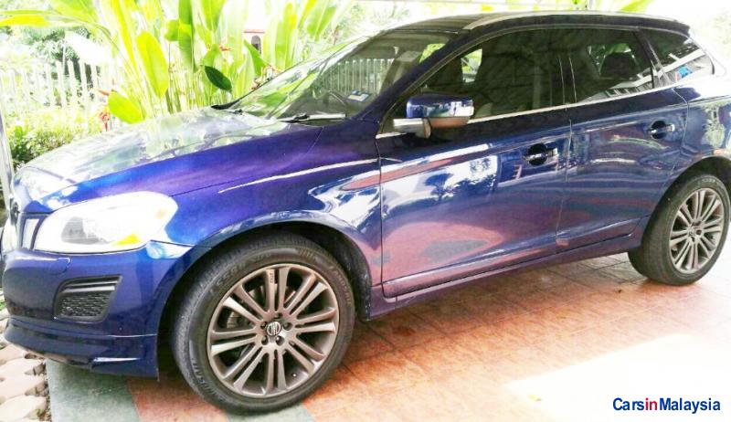 Volvo XC90 2.0-LITER LUXURY FAMILY SUV Automatic 2011 - image 2