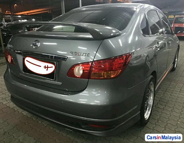 Nissan Sylphy 1.8-LITER LUXURY SEDAN Automatic 2011 - image 2