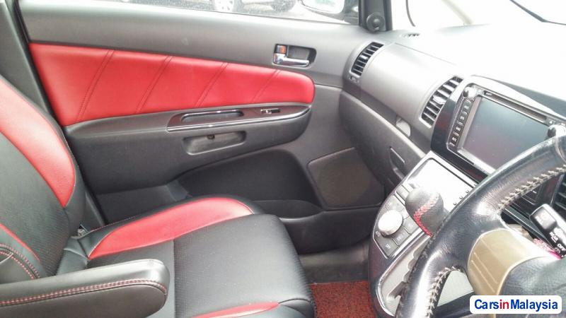 Toyota Wish 1.8-LITER LUXURY MPV Automatic 2005 - image 3