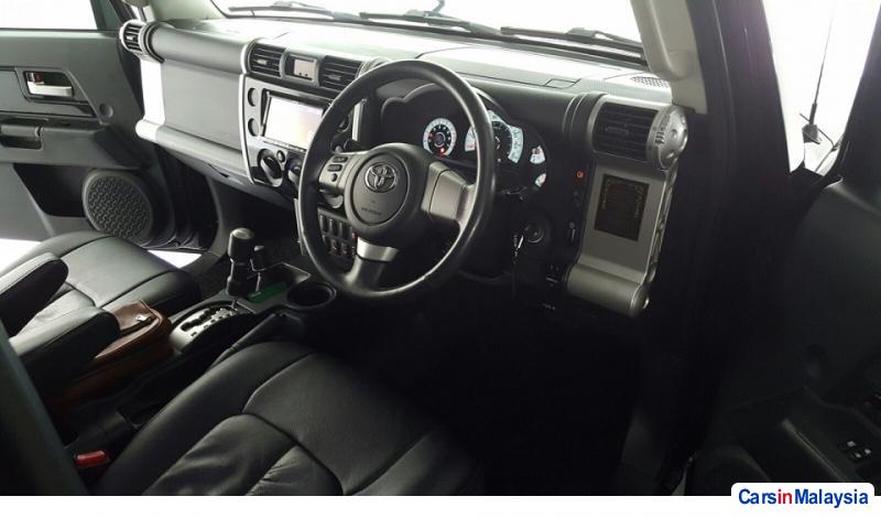Toyota FJ Cruiser 4.0-LITER SPORTY SUV Automatic 2015 in Selangor