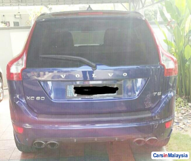 Volvo XC90 2.0-LITER LUXURY FAMILY SUV Automatic 2011 - image 3