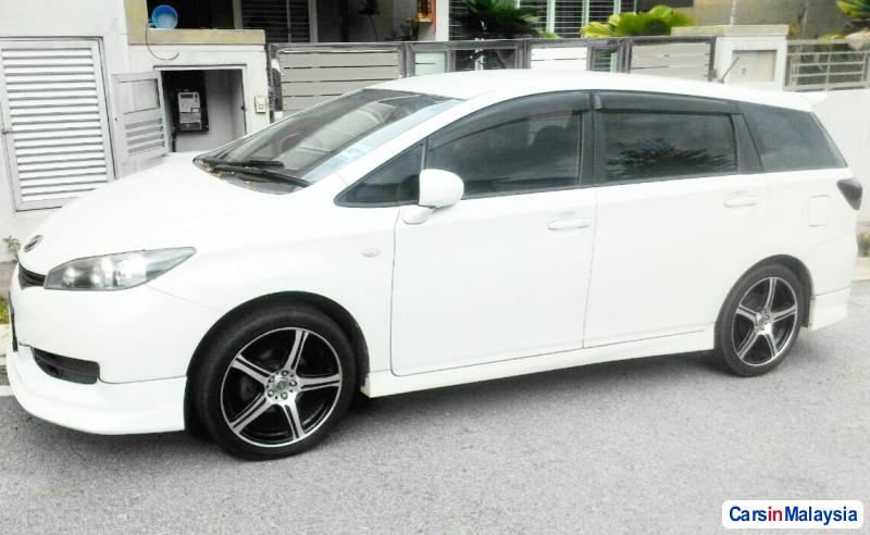 Toyota Wish 1.8-LITER FAMILY SMALL MPV Automatic 2014 in Malaysia