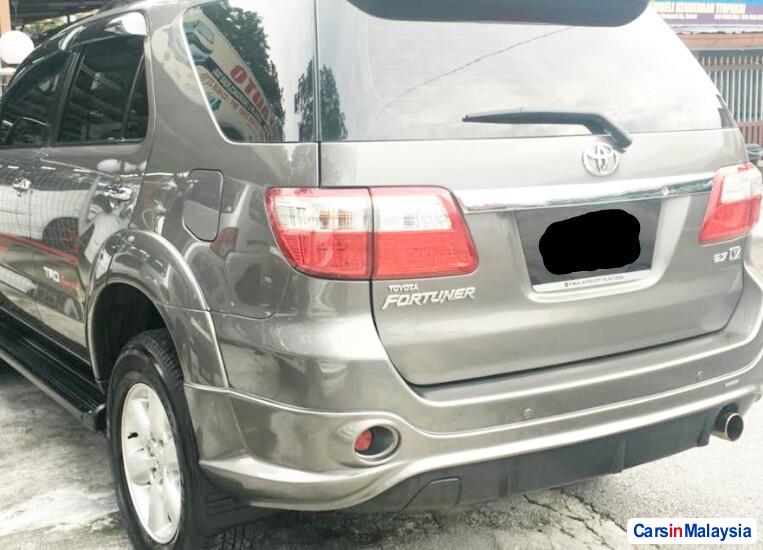 Toyota Fortuner 2.7 4WD 7 SEATER LUXURY FAMILY SUV Automatic 2011 - image 4