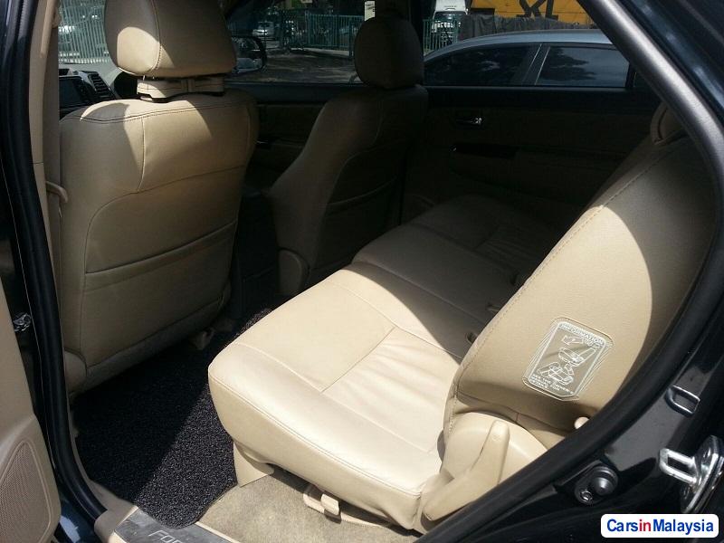 Toyota Fortuner 2.7 4WD 7 SEATER LUXURY FAMILY SUV Automatic 2012 - image 5