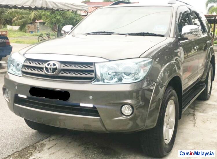 Toyota Fortuner 2.7 4WD 7 SEATER LUXURY FAMILY SUV Automatic 2011 - image 5
