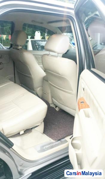 Toyota Fortuner 2.7 4WD 7 SEATER LUXURY FAMILY SUV Automatic 2011 - image 6