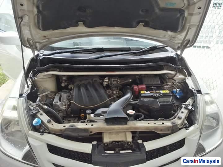Nissan Latio Automatic 2010 - image 8