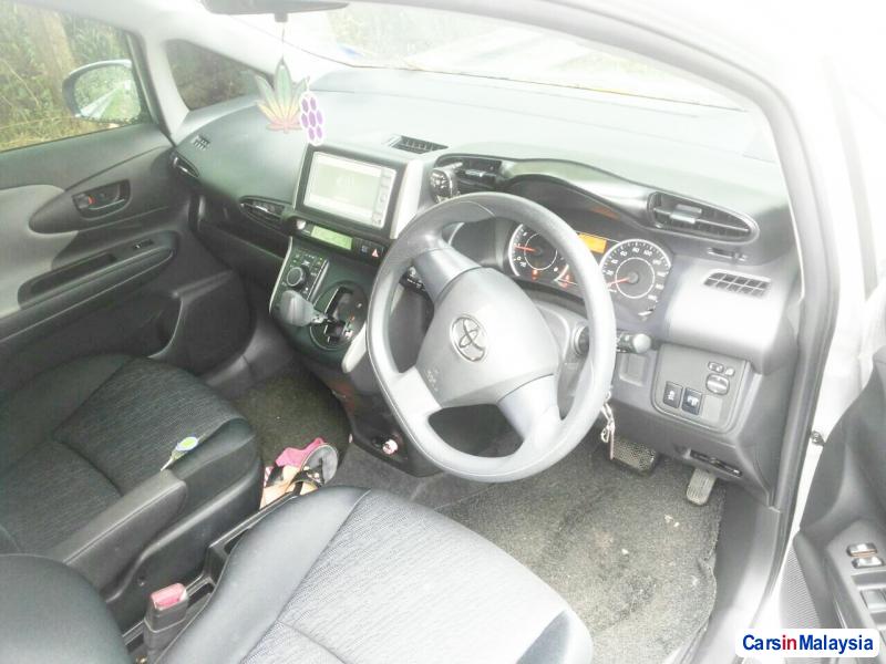 Toyota Wish 1.8-LITER FAMILY SMALL MPV Automatic 2014 in Malaysia - image