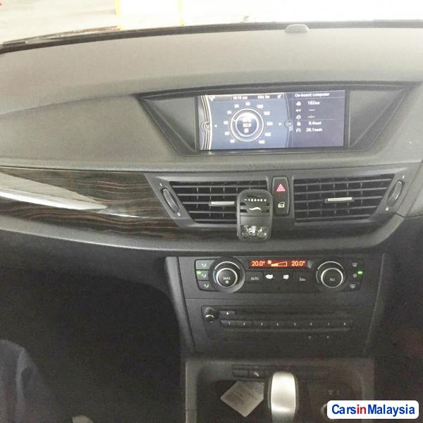 BMW 2.0-LITER LUXURY FAMILY SUV Automatic 2011 - image 8